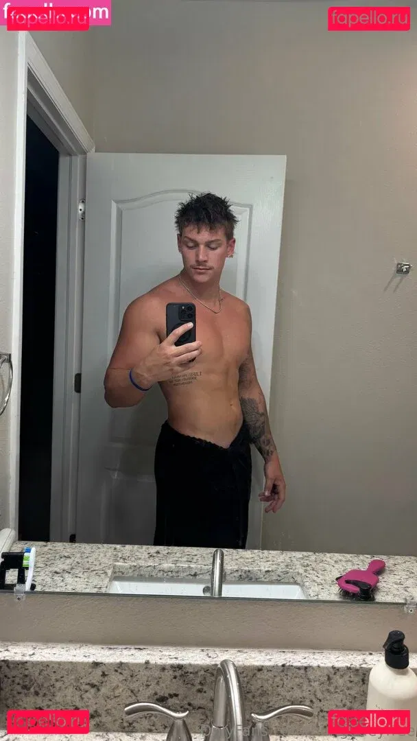 hungodeyfree Onlyfans Photo Gallery 