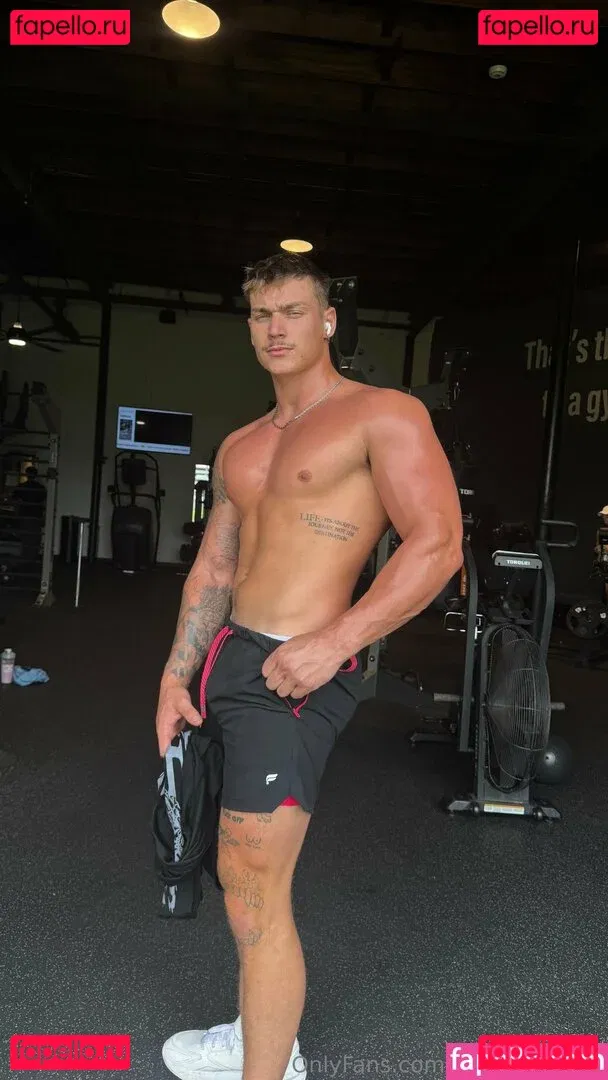 hungodeyfree Onlyfans Photo Gallery 