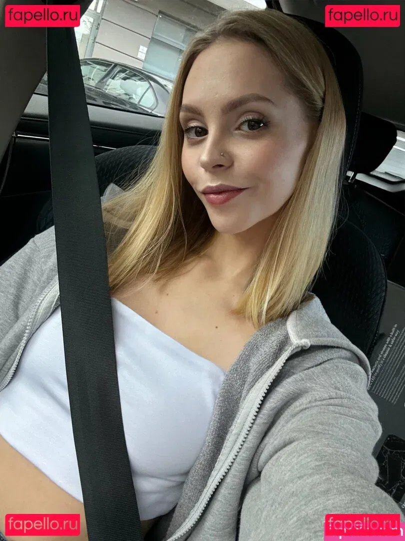 Nikki Mills Onlyfans Photo Gallery 