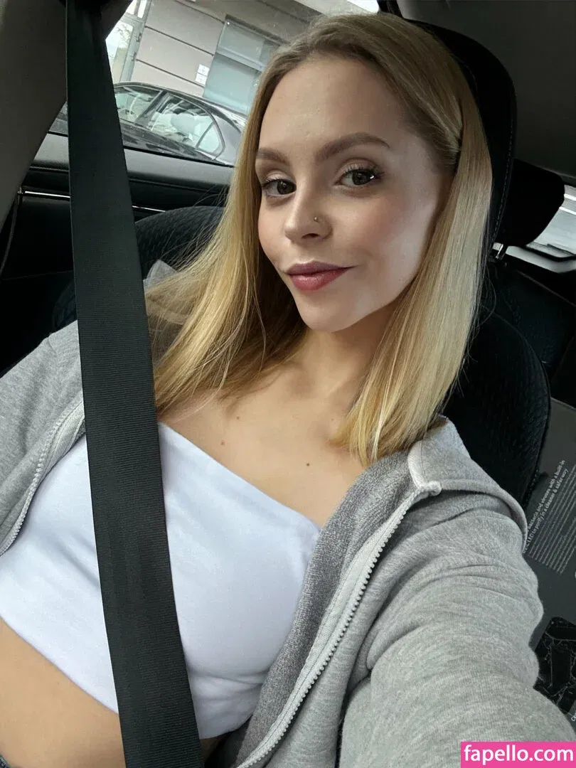 Nikki Mills Onlyfans Photo Gallery 