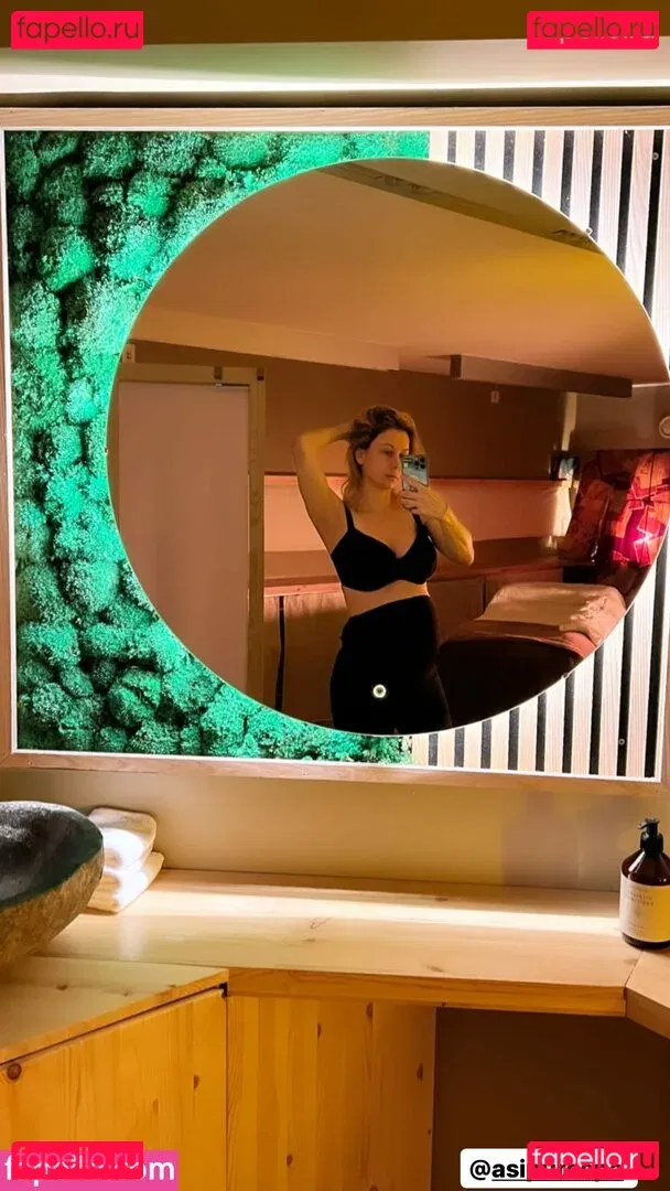 Iliza Shlesinger Onlyfans Photo Gallery 