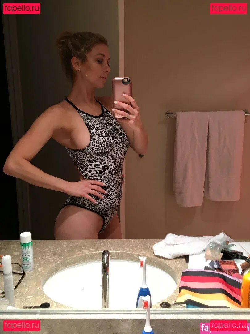 Iliza Shlesinger Onlyfans Photo Gallery 