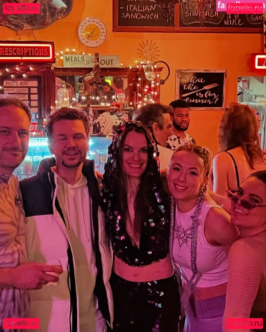 Iliza Shlesinger Onlyfans Photo Gallery 