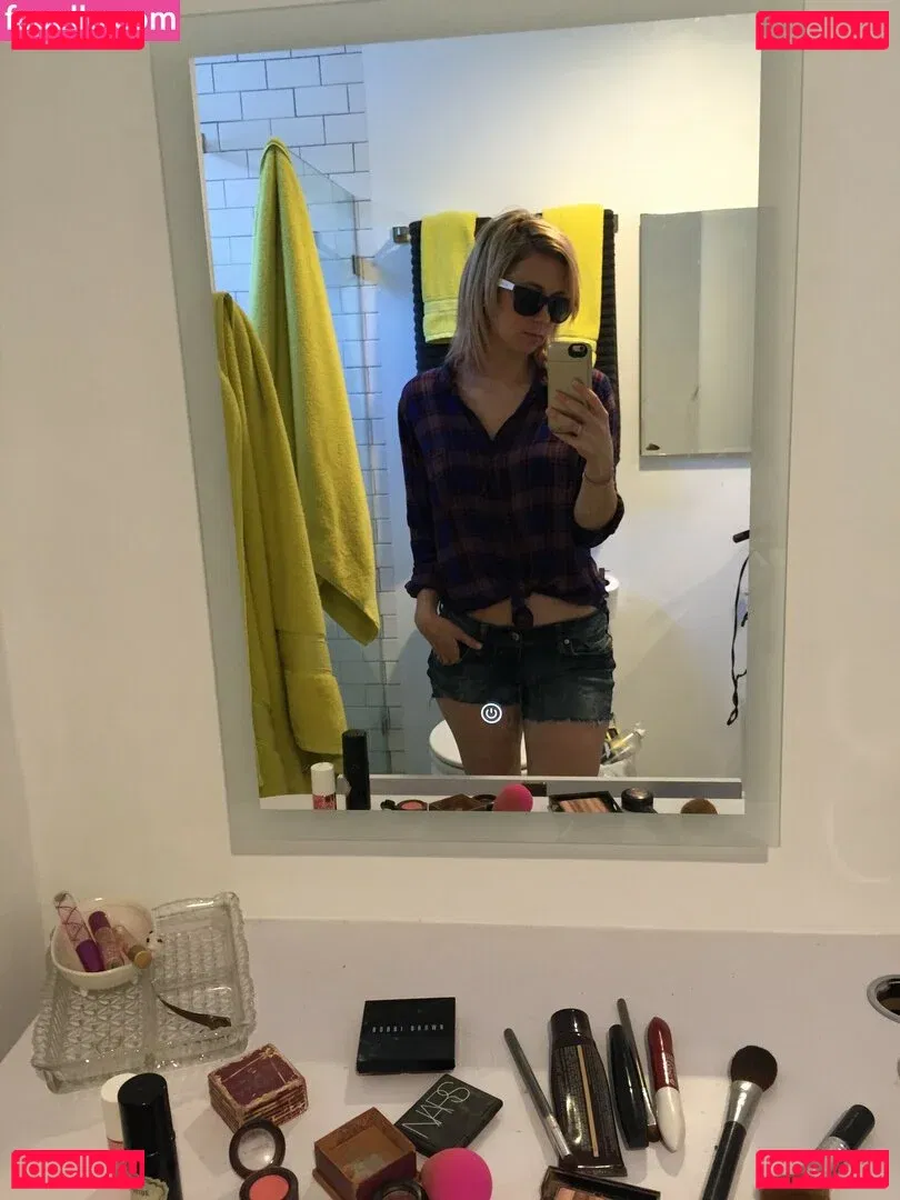 Iliza Shlesinger Onlyfans Photo Gallery 