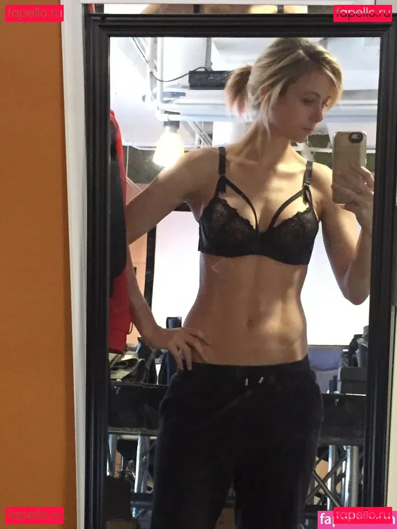 Iliza Shlesinger Onlyfans Photo Gallery 