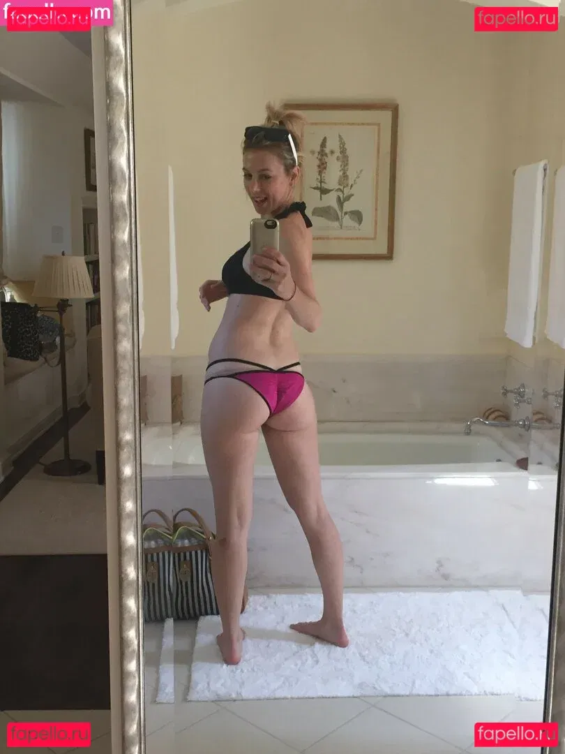 Iliza Shlesinger Onlyfans Photo Gallery 