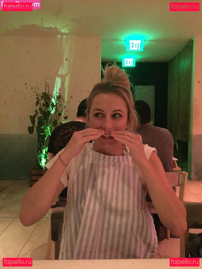 Iliza Shlesinger Onlyfans Photo Gallery 