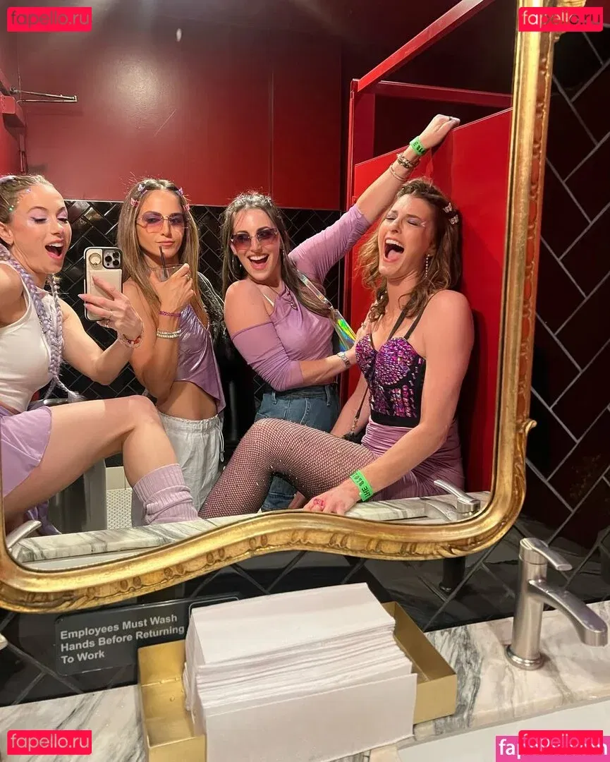 Iliza Shlesinger Onlyfans Photo Gallery 