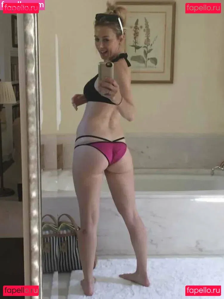 Iliza Shlesinger Onlyfans Photo Gallery 