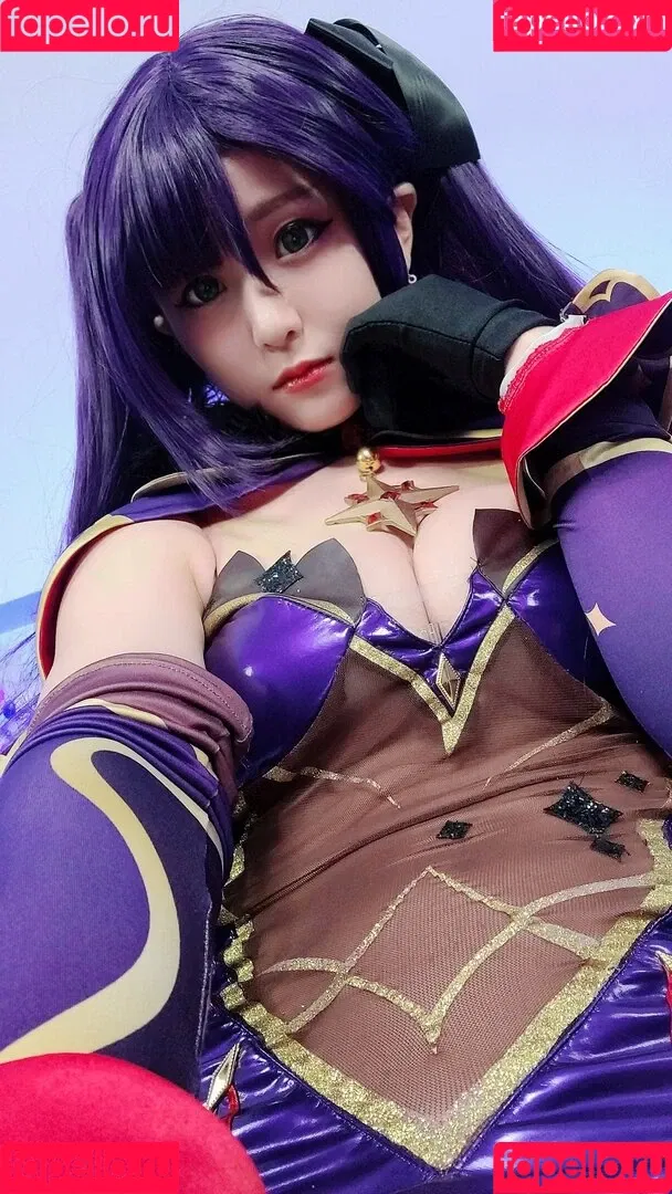 Lewd Cosplayer Onlyfans Photo Gallery 