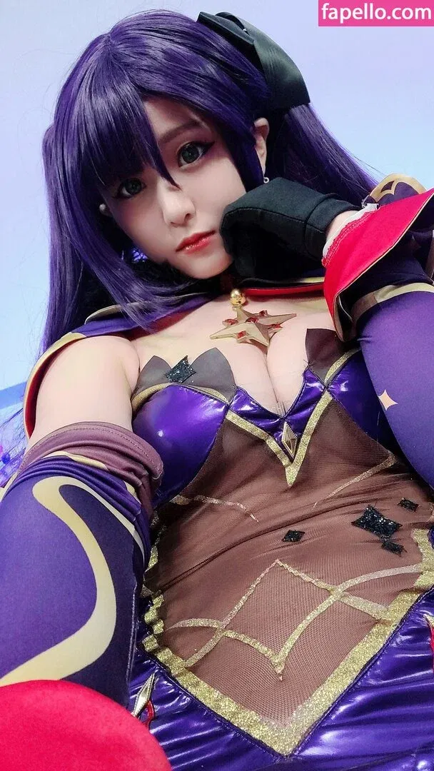 Lewd Cosplayer Onlyfans Photo Gallery 