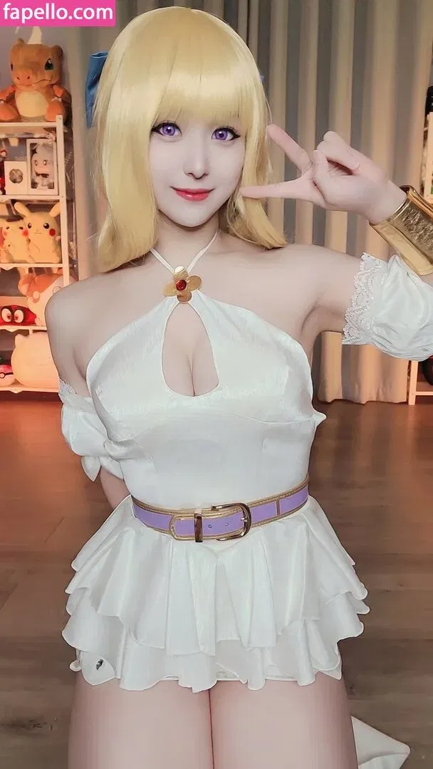 Lewd Cosplayer Onlyfans Photo Gallery 