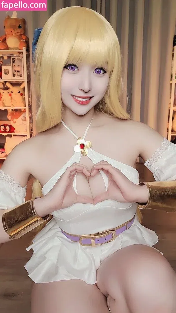 Lewd Cosplayer Onlyfans Photo Gallery 