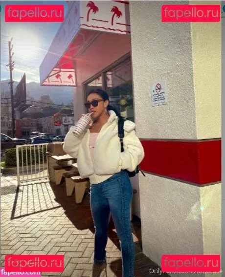 vickichase Onlyfans Photo Gallery 