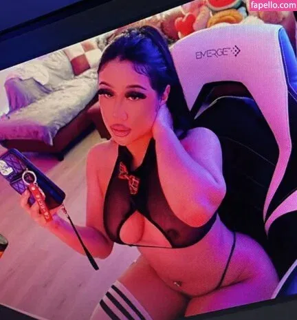 Beamer Babe Onlyfans Photo Gallery 