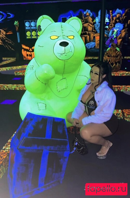 Beamer Babe Nude Onlyfans Photo 34
