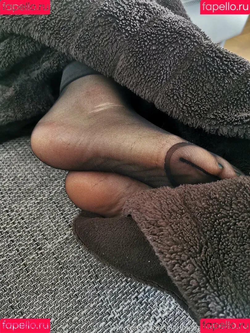 nylonfeetladyswitzerland Onlyfans Photo Gallery 