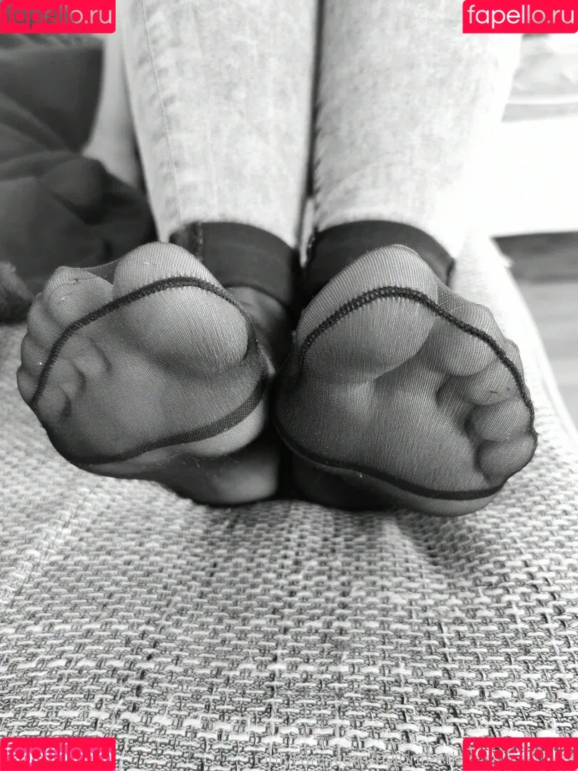 nylonfeetladyswitzerland Onlyfans Photo Gallery 