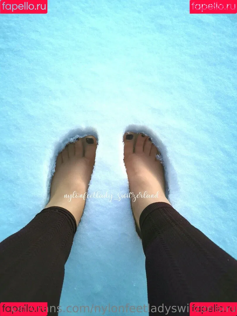 nylonfeetladyswitzerland Onlyfans Photo Gallery 
