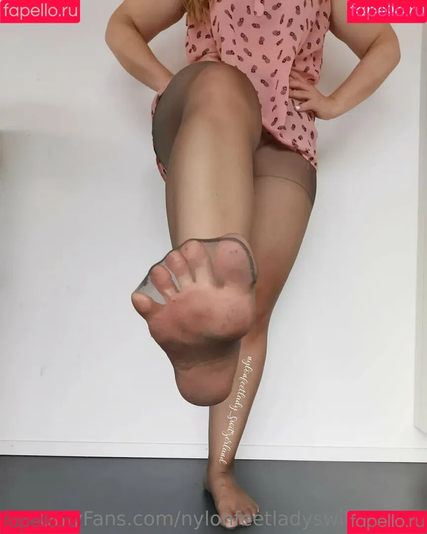 nylonfeetladyswitzerland Onlyfans Photo Gallery 