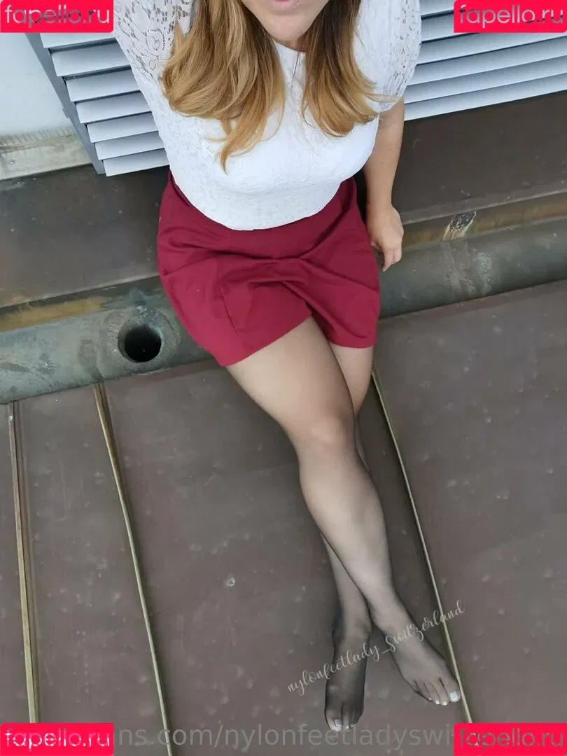 nylonfeetladyswitzerland Onlyfans Photo Gallery 