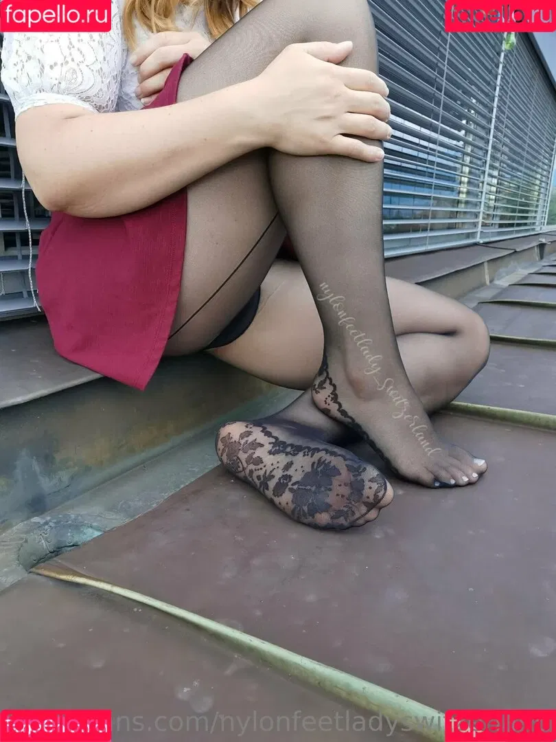 nylonfeetladyswitzerland Onlyfans Photo Gallery 