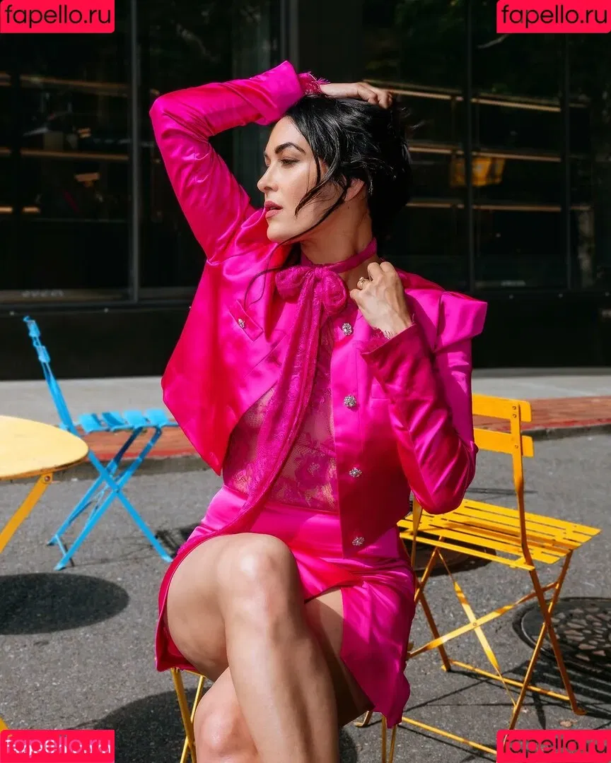 The Bella Twins: Onlyfans Photo Gallery 