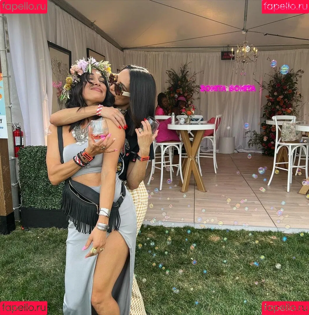 The Bella Twins: Onlyfans Photo Gallery 