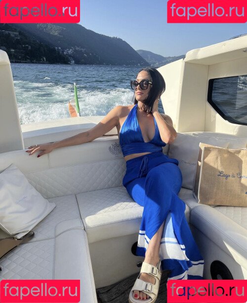 The Bella Twins: Onlyfans Photo Gallery 