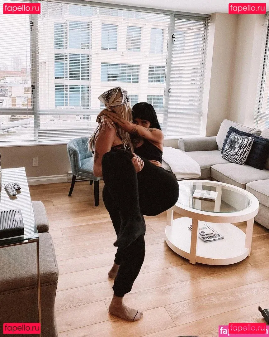 Lights Poxleitner Onlyfans Photo Gallery 