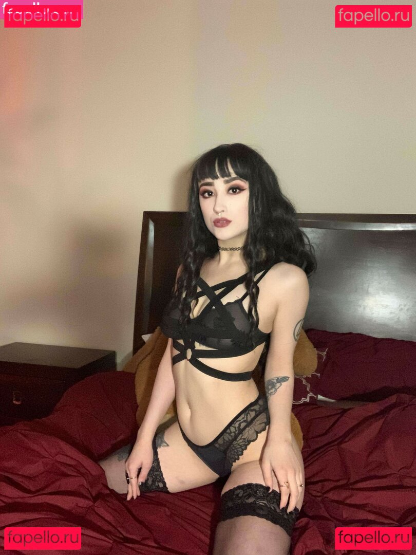 Hungrybats Nude Onlyfans Photo 7