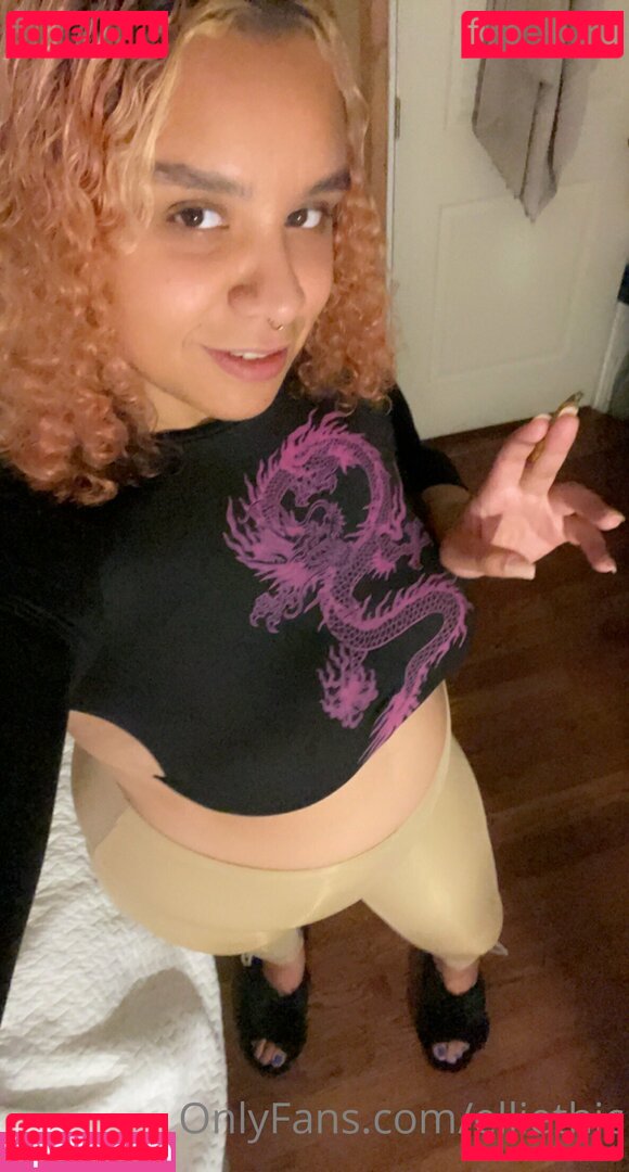 elliethic / elliethick Onlyfans Photo Gallery 