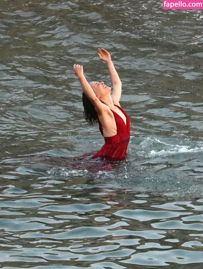 Natalie Portman Onlyfans Photo Gallery 