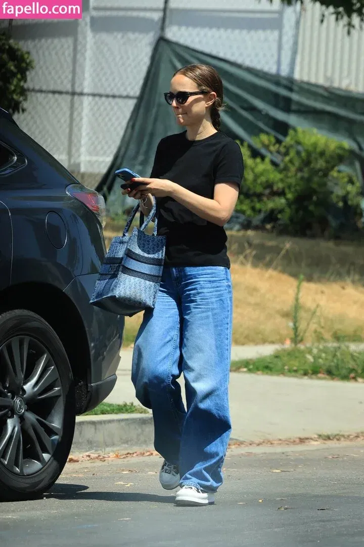 Natalie Portman Onlyfans Photo Gallery 