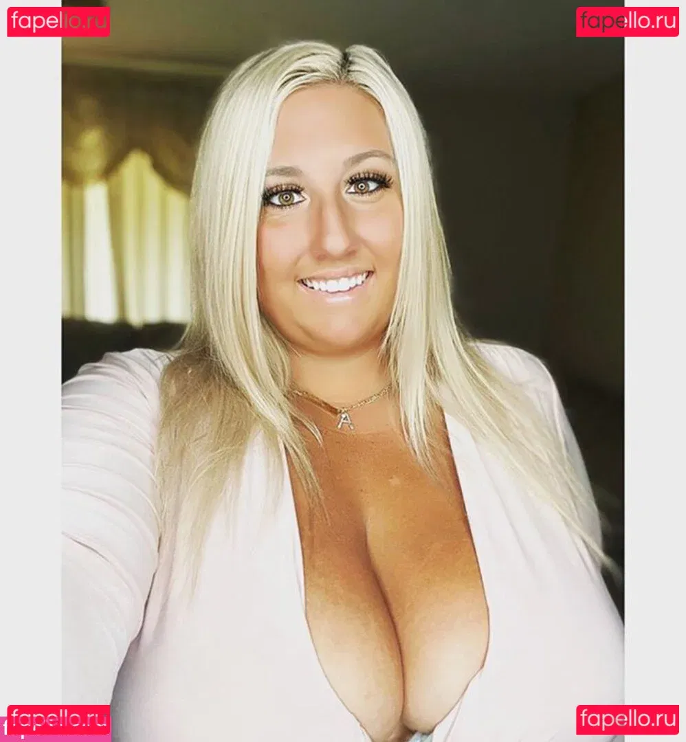 Lauren Lincoln Onlyfans Photo Gallery 