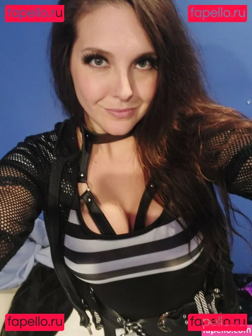 Sadie Holmes Onlyfans Photo Gallery 