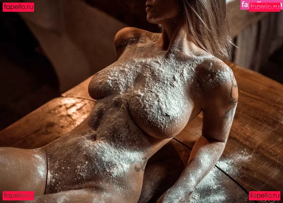 mellla89 Onlyfans Photo Gallery 