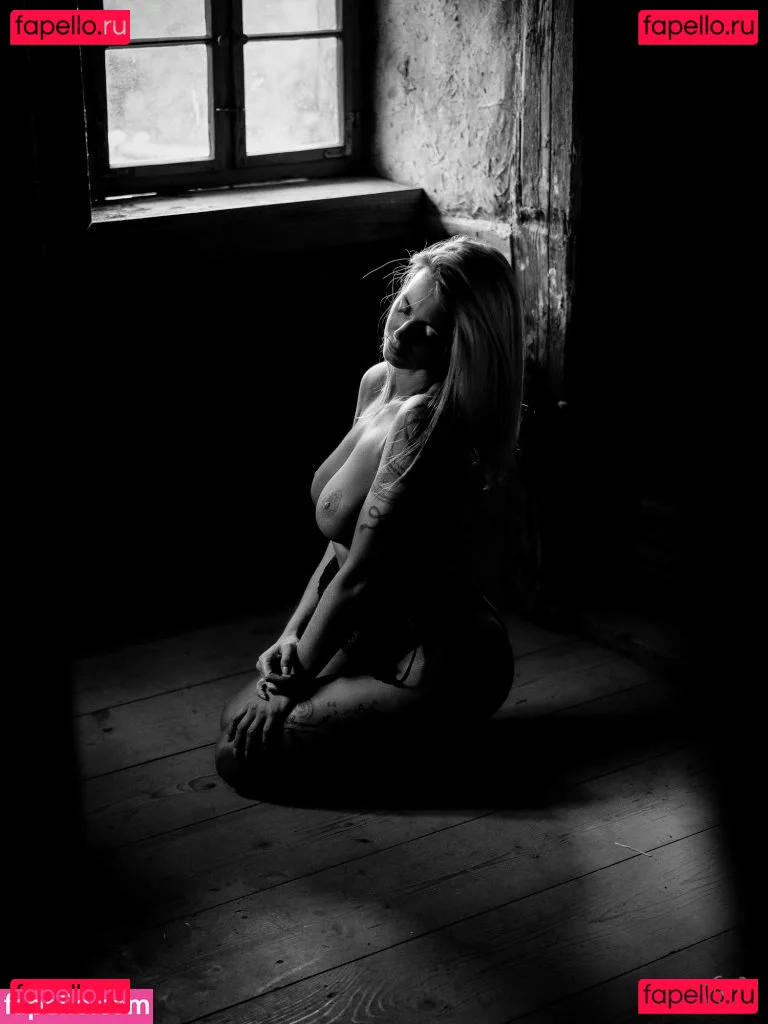 mellla89 Onlyfans Photo Gallery 