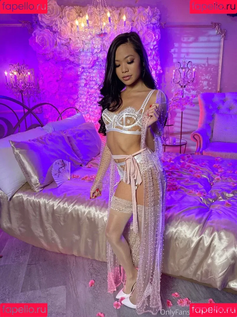 Vina Sky Onlyfans Photo Gallery 