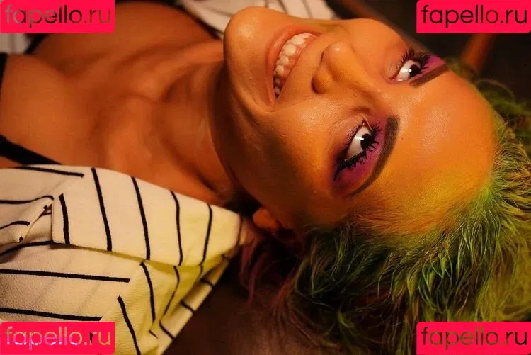 Salina De La Renta Onlyfans Photo Gallery 