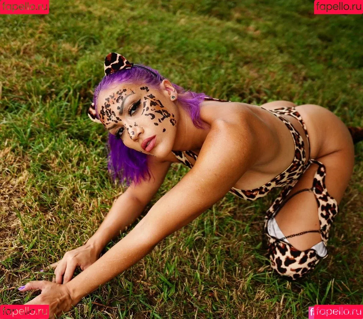 Salina De La Renta Onlyfans Photo Gallery 