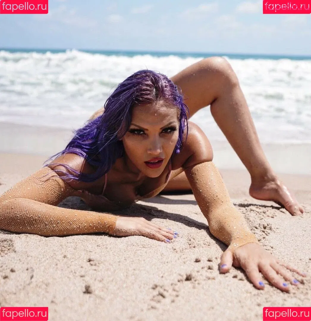 Salina De La Renta Onlyfans Photo Gallery 