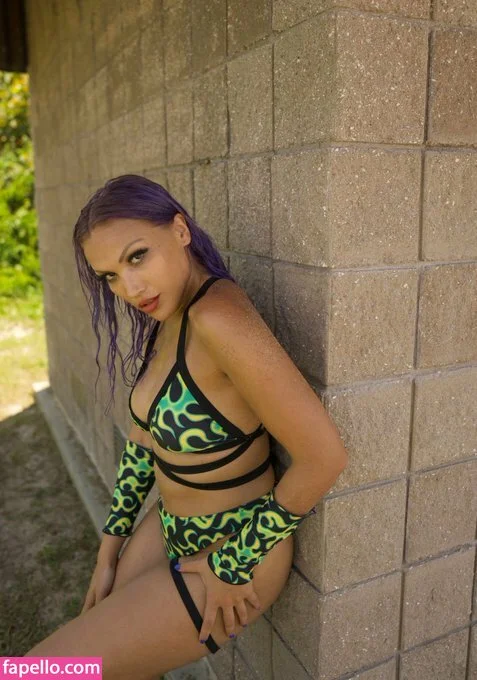 Salina De La Renta Onlyfans Photo Gallery 