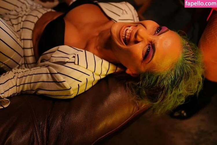 Salina De La Renta Onlyfans Photo Gallery 