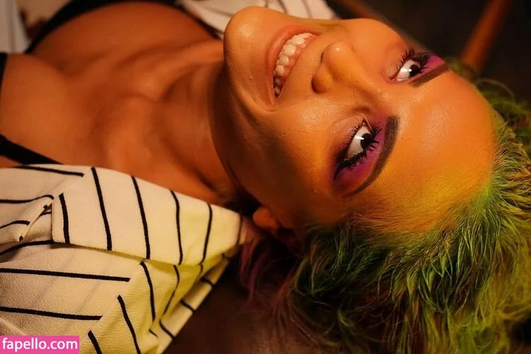 Salina De La Renta Onlyfans Photo Gallery 