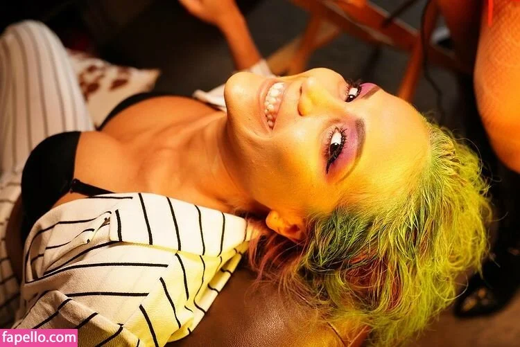 Salina De La Renta Onlyfans Photo Gallery 