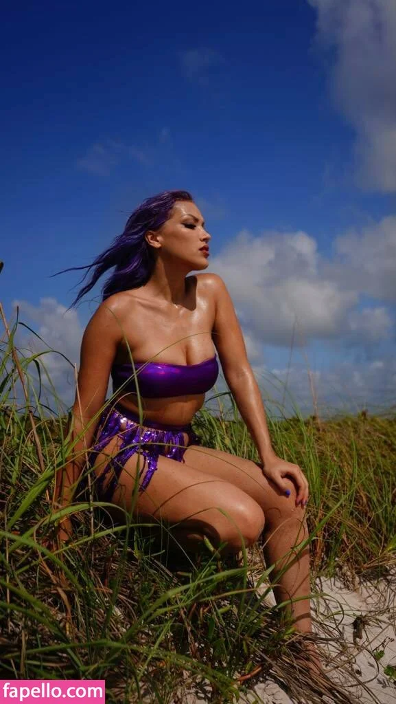 Salina De La Renta Onlyfans Photo Gallery 