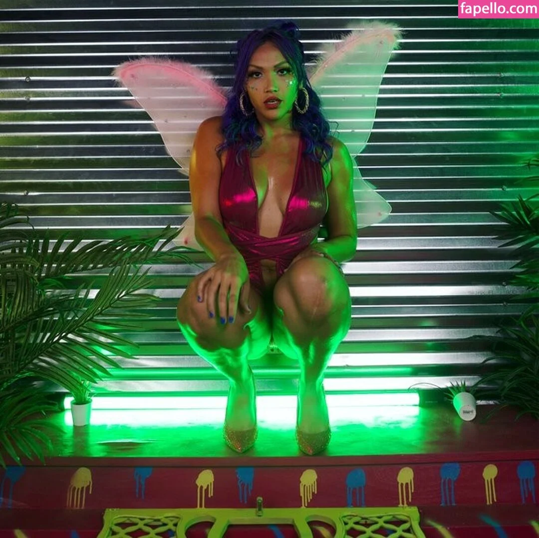 Salina De La Renta Onlyfans Photo Gallery 