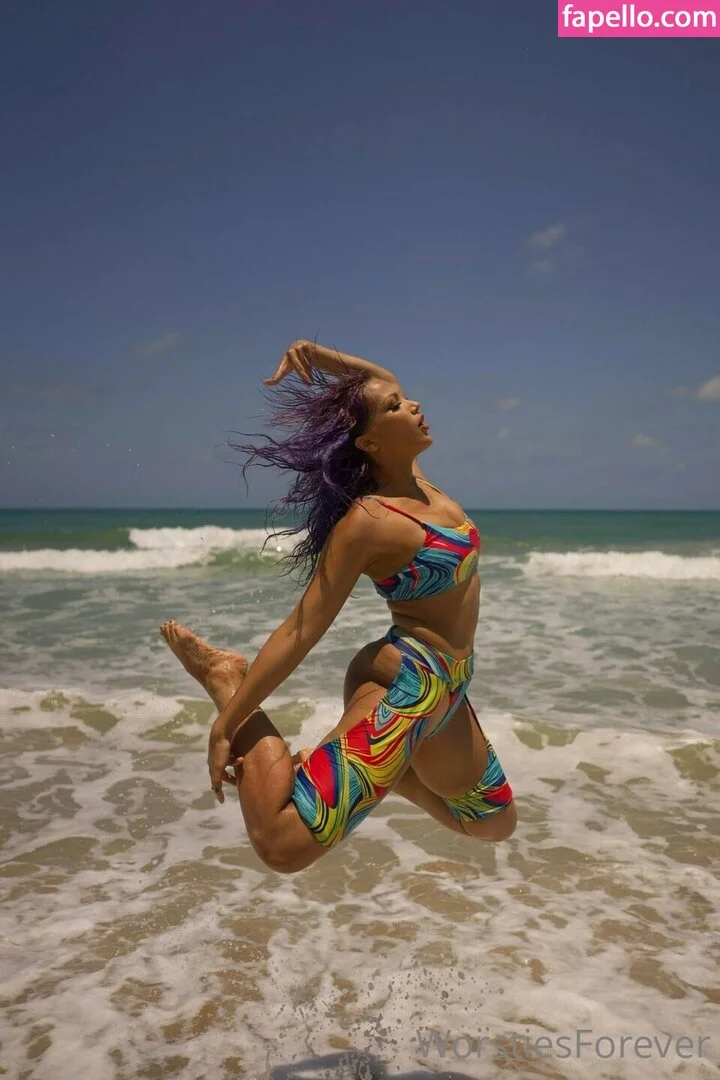 Salina De La Renta Onlyfans Photo Gallery 