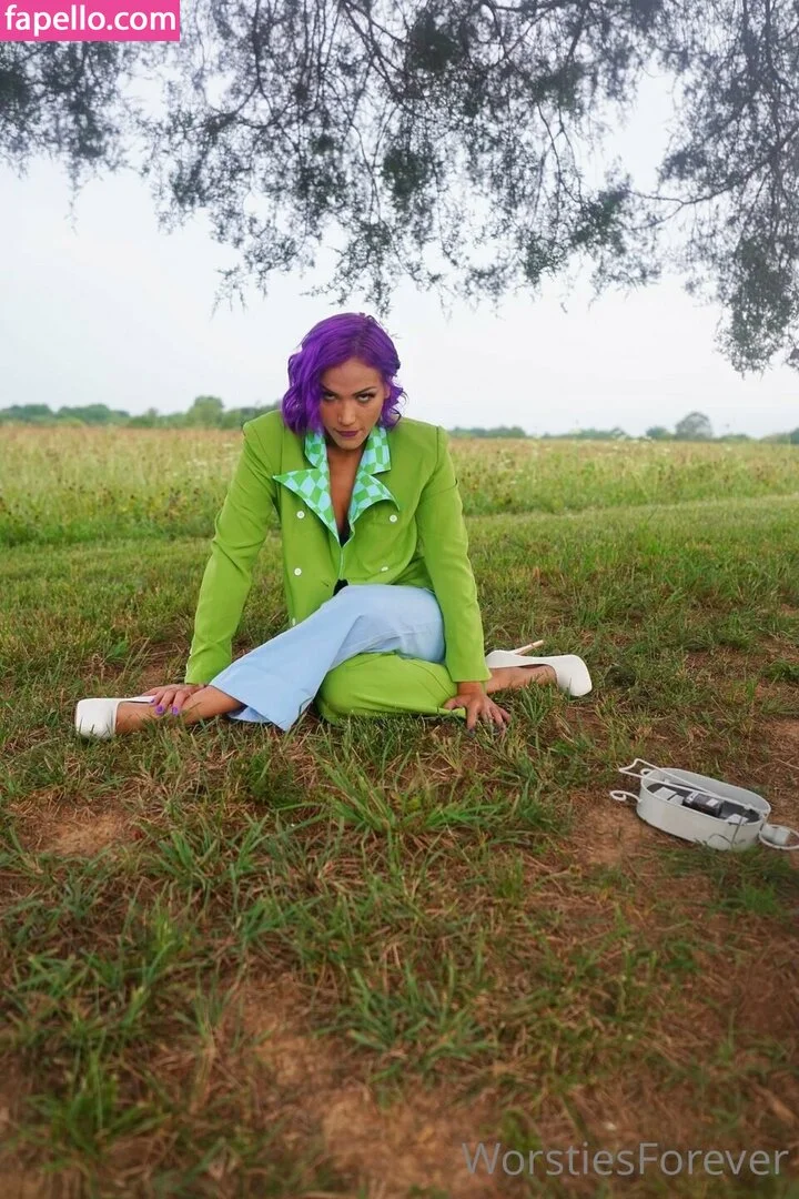 Salina De La Renta Onlyfans Photo Gallery 